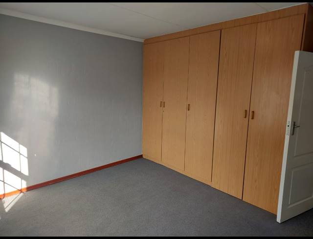 3 BEDROOM APARTMENT FOR SALE IN VAALPARK